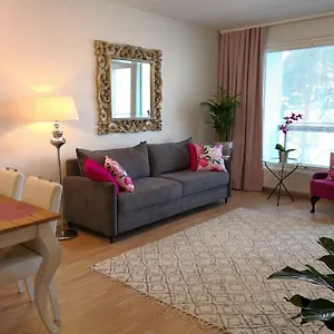 charming-pine-view-apartment.tophotelshelsinki.com/